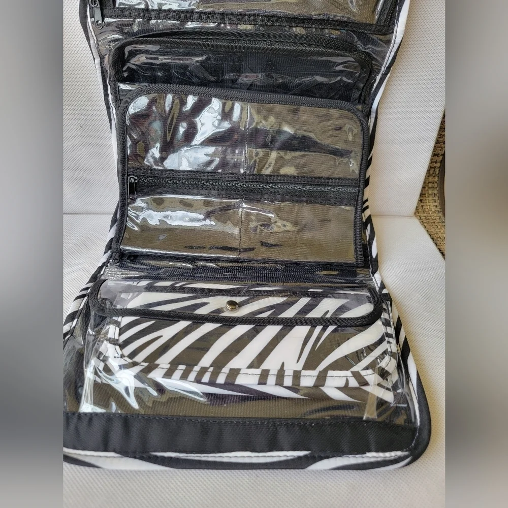 NEW - COSMETIC &‎ JEWELRY TRAVEL CONTAINER